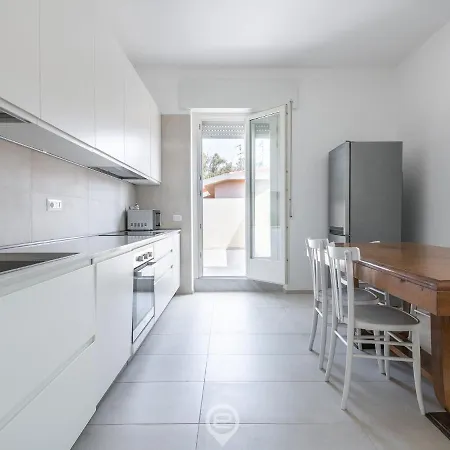 Sandy Retreat, Beachside With Terrace Apartamento
